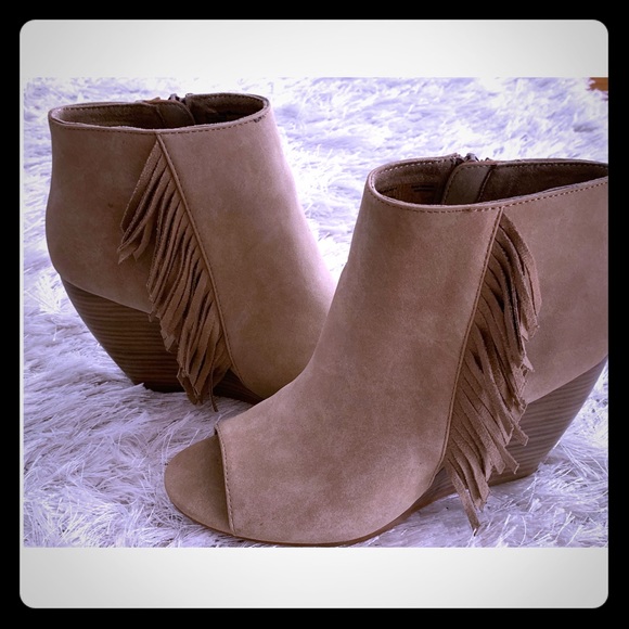 Ariat Shoes - Fringe suede SZ 8 Unbridled Ariat Booties